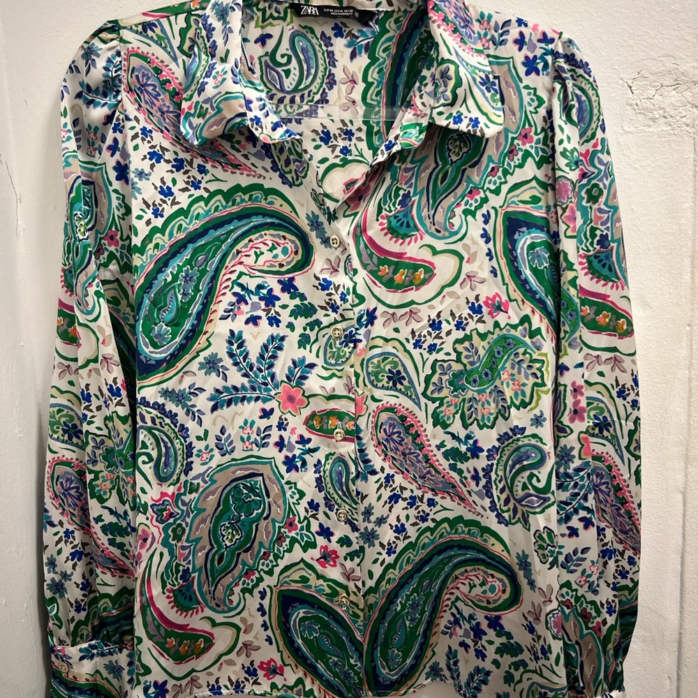 CLEARANCE!!!!!!!!!! Zara Green and Blue Paisley Shirt